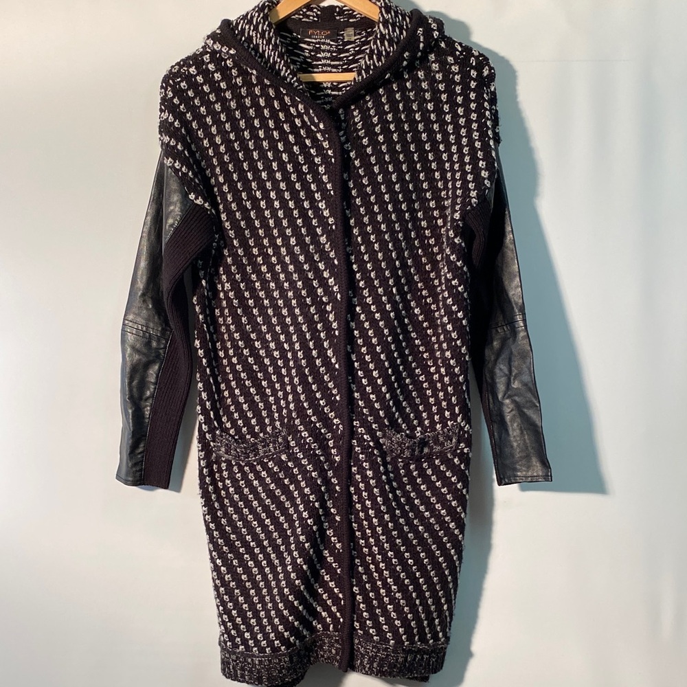 FYLO Black and White Patterned Women's Sweater